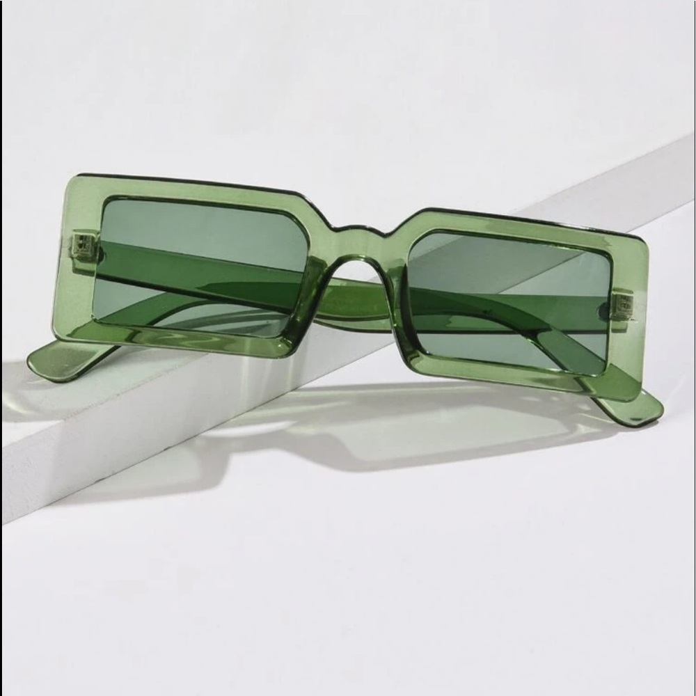 green rectangle frame sunglasses